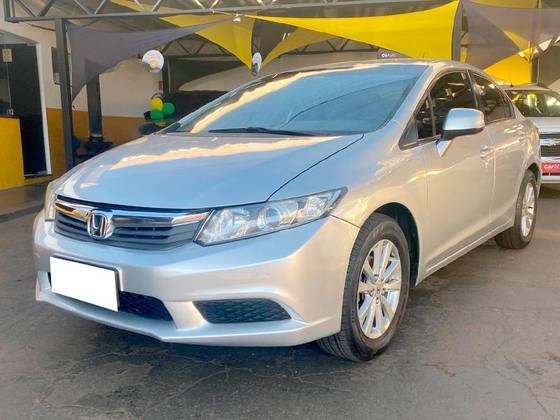HONDA CIVIC 1.8 LXS 16V FLEX 4P AUTOMÁTICO HONDA CIVIC 1.8 LXS 16V FLEX 4P AUTOMÁTICO
